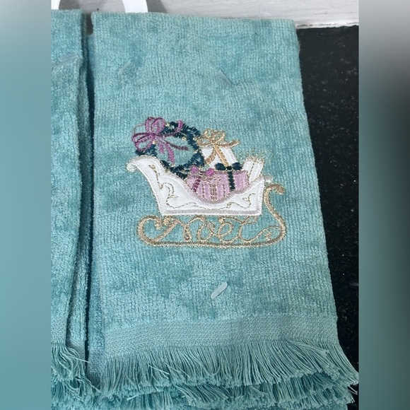 Vintage Velour Embroidered 1 Bath 2 Fingertip Hand Towels NEW - Picture 3 of 4